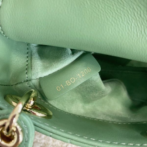 Contrefaçon Micro Sac Lady Dior en agneau cannage menthe – Image 5