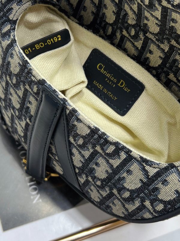 Fausse Mini Sac Saddle Dior avec bandoulière en jacquard Oblique bleu – Image 6