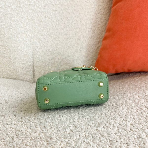 Contrefaçon Micro Sac Lady Dior en agneau cannage menthe – Image 7