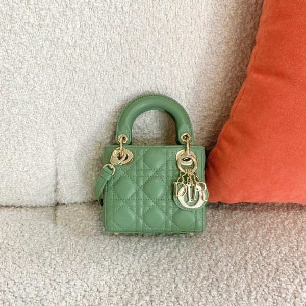 Contrefaçon Micro Sac Lady Dior en agneau cannage menthe – Image 10