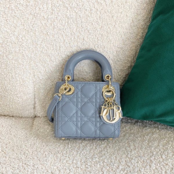 Fausse Micro Sac Lady Dior en agneau cannage bleu – Image 2