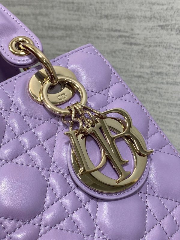 Contrefaçon Petit Sac Lady Dior My ABCDior en lilas – Image 8