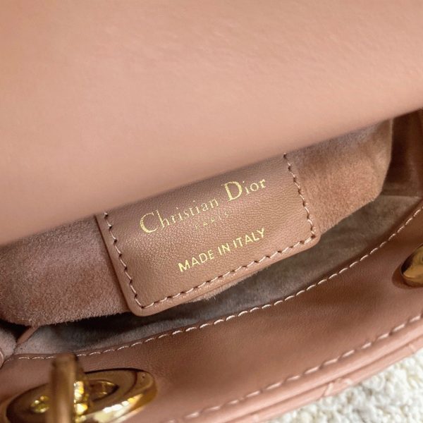 Faux Micro Sac Lady Dior en agneau cannage poudre – Image 5