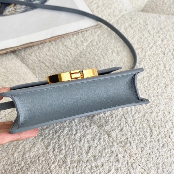 Contrefaçon Micro Sac Dior 30 Montaigne en veau box gris – Image 8