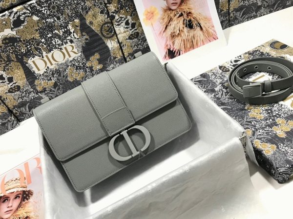 Réplique Sac Dior 30 Montaigne Medium en veau grainé ultramat gris – Image 8