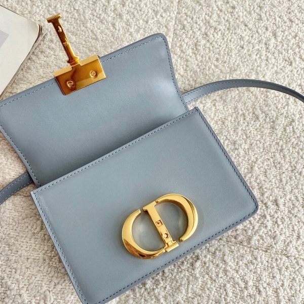Contrefaçon Micro Sac Dior 30 Montaigne en veau box gris – Image 5