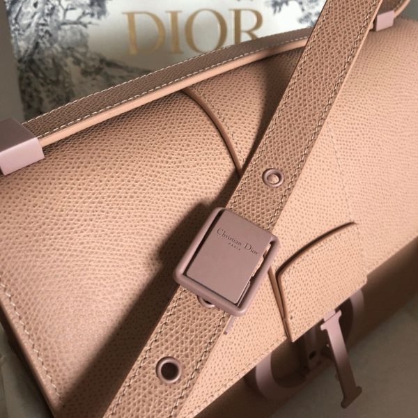 Réplique Sac Dior 30 Montaigne Medium en veau grainé ultramat poudre – Image 6
