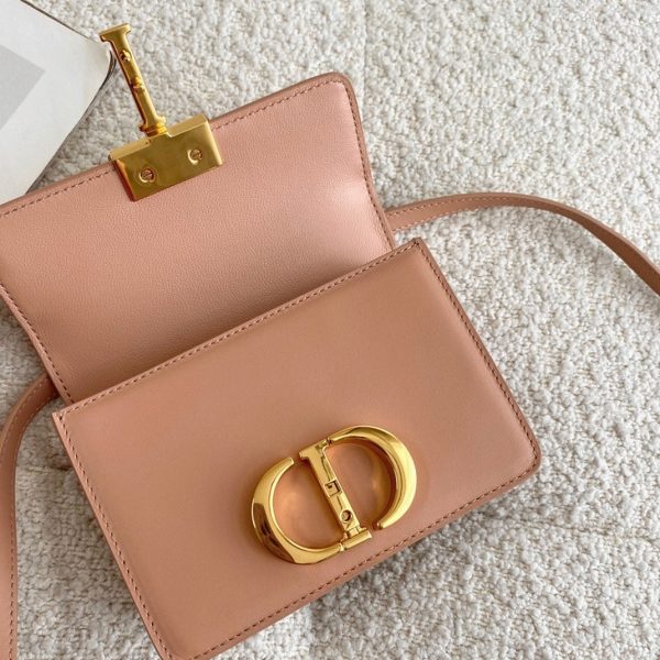 Réplique Micro Sac Dior 30 Montaigne en veau box poudre – Image 3