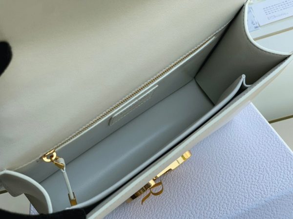 Fausse Sac Dior 30 Montaigne Medium en veau box blanc – Image 4