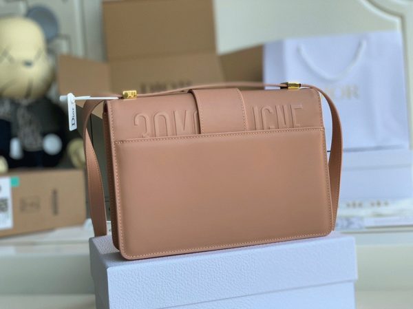 Contrefaçon Sac Dior 30 Montaigne Medium en veau box poudre – Image 9