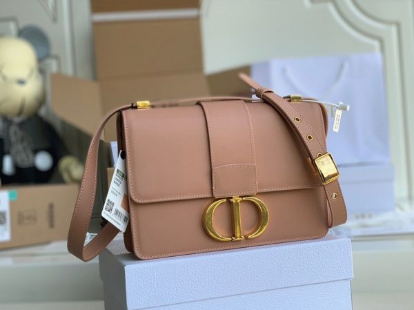 Contrefaçon Sac Dior 30 Montaigne Medium en veau box poudre – Image 8