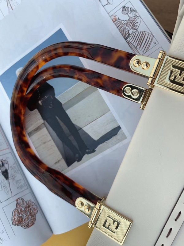 Réplique Fendi Sunshine Grand Sac Cabas en cuir de veau blanc – Image 6