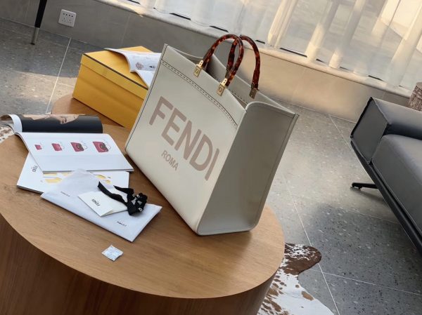 Réplique Fendi Sunshine Grand Sac Cabas en cuir de veau blanc – Image 4