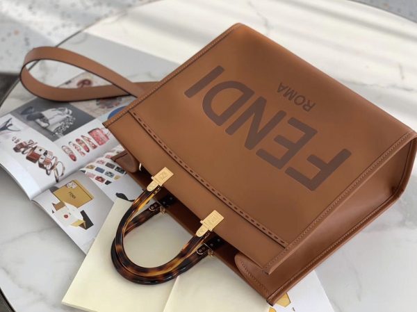 Fausse Fendi Sunshine Moyen Sac Cabas en cuir de veau brun – Image 2