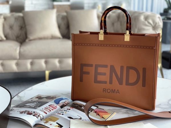 Fausse Fendi Sunshine Moyen Sac Cabas en cuir de veau brun – Image 3