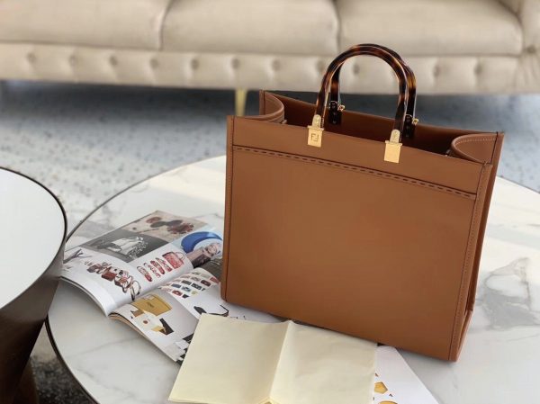 Fausse Fendi Sunshine Moyen Sac Cabas en cuir de veau brun – Image 5