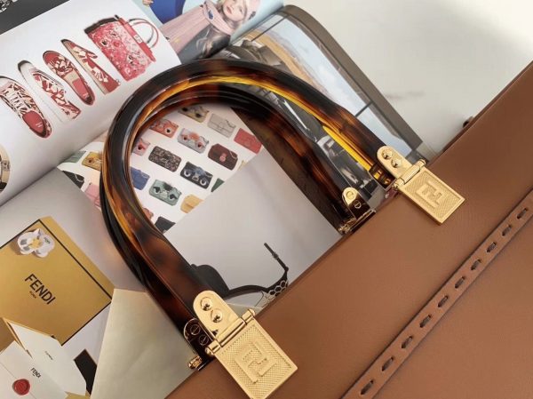 Fausse Fendi Sunshine Moyen Sac Cabas en cuir de veau brun – Image 6