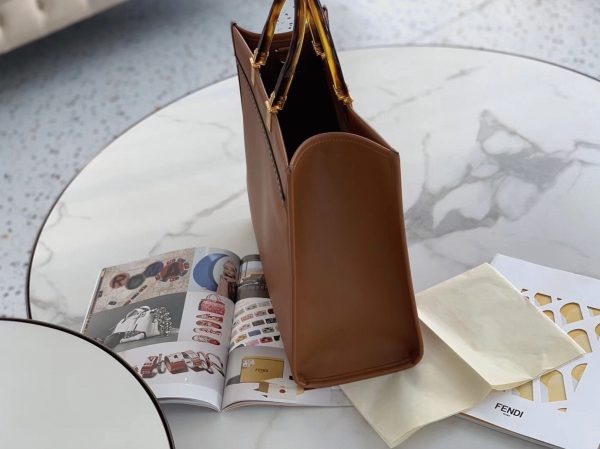 Fausse Fendi Sunshine Moyen Sac Cabas en cuir de veau brun – Image 8