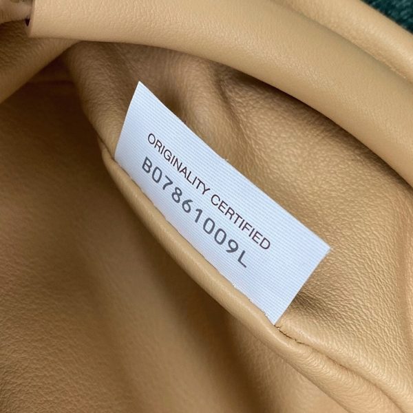 Réplique sac banane Bottega Veneta The Pouch en Amande – Image 11