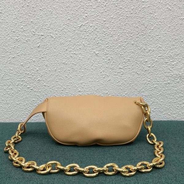 Réplique sac banane Bottega Veneta The Pouch en Amande – Image 8