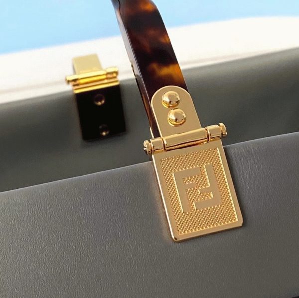 Réplique Fendi Sunshine Moyen Sac Cabas en cuir de veau gris – Image 6
