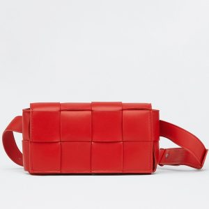 Faux sac banane Bottega Veneta Cassette en Rouge