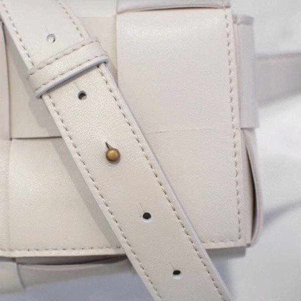 Faux sac banane Bottega Veneta Cassette en Blanc – Image 6