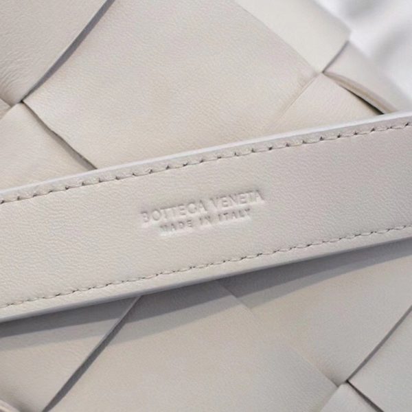 Faux sac banane Bottega Veneta Cassette en Blanc – Image 3