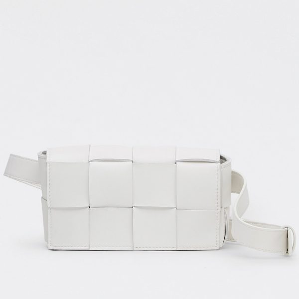 Faux sac banane Bottega Veneta Cassette en Blanc