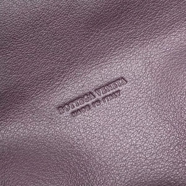 Faux sac banane Bottega Veneta The Pouch en Raisin – Image 7