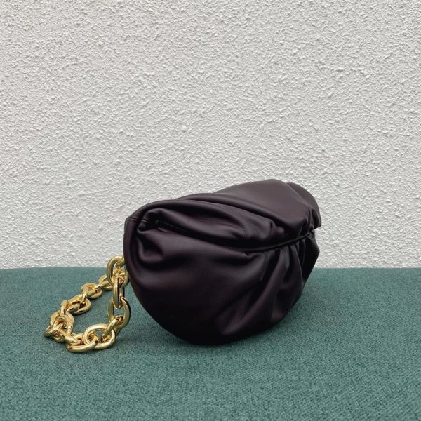 Faux sac banane Bottega Veneta The Pouch en Raisin – Image 3