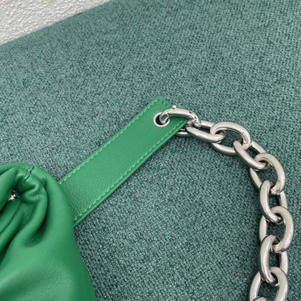 Contrefaçon sac banane Bottega Veneta The Pouch en Vert – Image 9