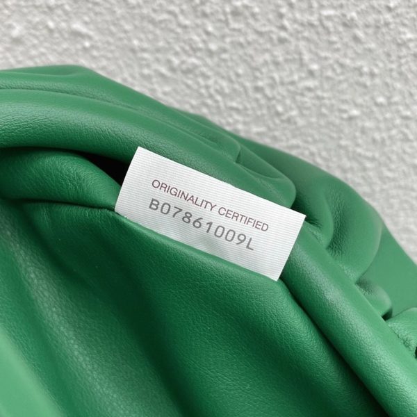 Contrefaçon sac banane Bottega Veneta The Pouch en Vert – Image 2
