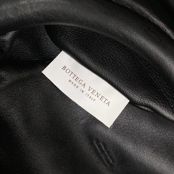 Faux sac banane Bottega Veneta The Pouch en Noir – Image 10