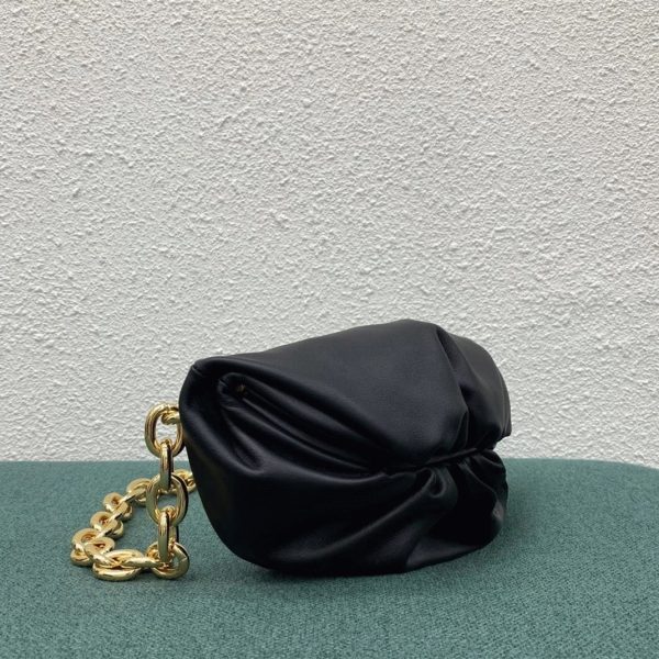Faux sac banane Bottega Veneta The Pouch en Noir – Image 6