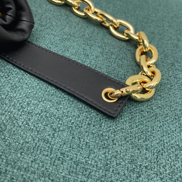 Faux sac banane Bottega Veneta The Pouch en Noir – Image 5