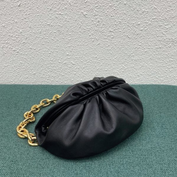 Faux sac banane Bottega Veneta The Pouch en Noir – Image 3