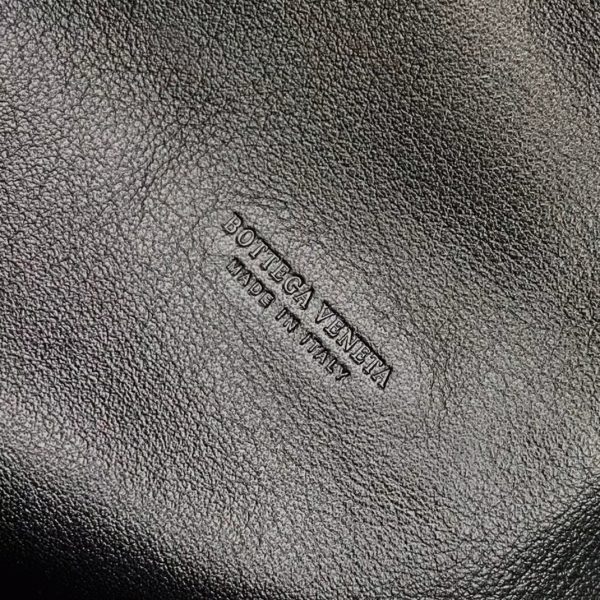 Faux sac banane Bottega Veneta The Pouch en Noir – Image 12