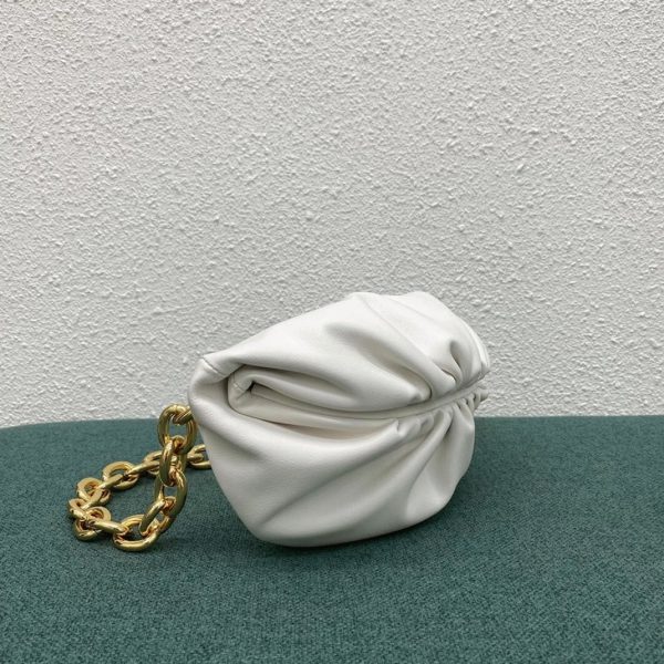 Réplique sac banane Bottega Veneta The Pouch en Blanc – Image 12