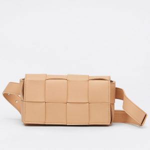 Réplique sac banane Bottega Veneta Cassette en Beige