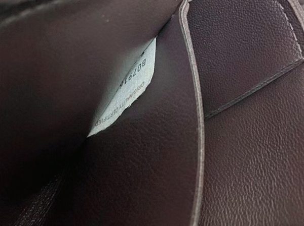 Contrefaçon sac banane Bottega Veneta Cassette en Raisin – Image 9