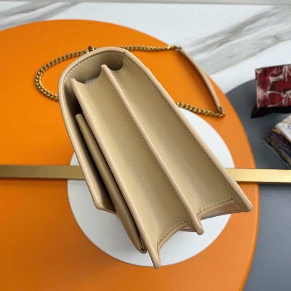 Sac Saint Laurent Sunset Medium à Chaîne en Cuir de Veau Beige – Image 6