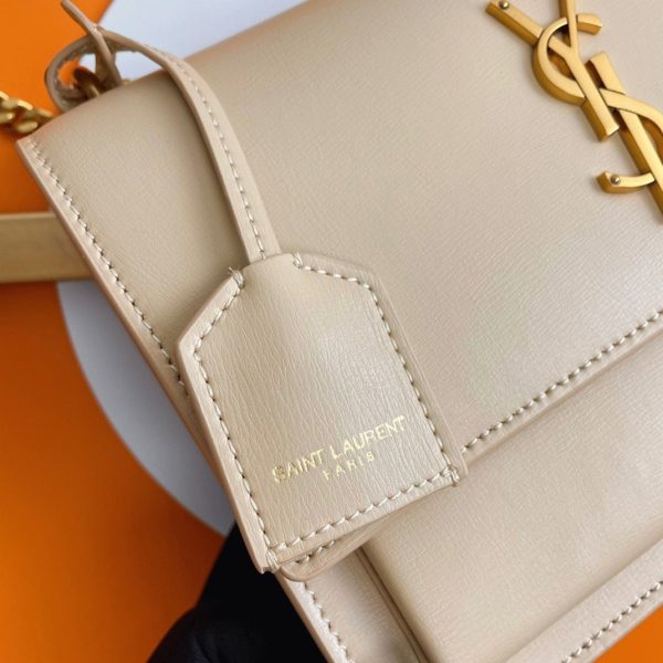 Sac Saint Laurent Sunset Medium à Chaîne en Cuir de Veau Beige – Image 4