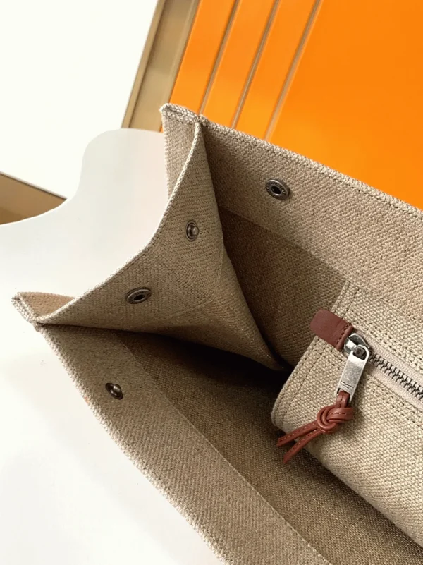 Sac Cabas Saint Laurent Rive Gauche en Lin Blanc et Cuir Marron – Image 2