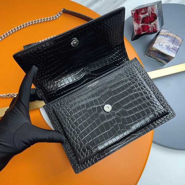 Sac Saint Laurent Sunset Medium à Chaîne en Cuir Embossé Crocodile Noir – Image 7