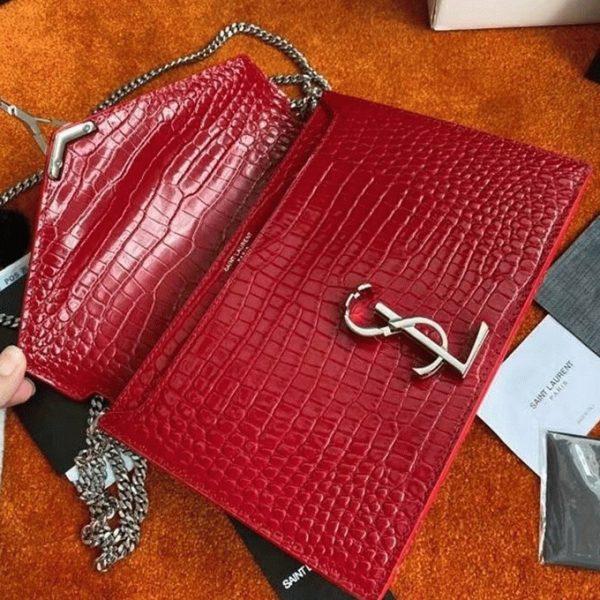 Contrefaçon Sac Saint Laurent Cassandra Medium en Rouge Crocodile – Image 9