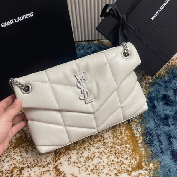 Sac Saint Laurent Puffer Small à Chaîne en Cuir d’Agneau Ivoire – Image 5
