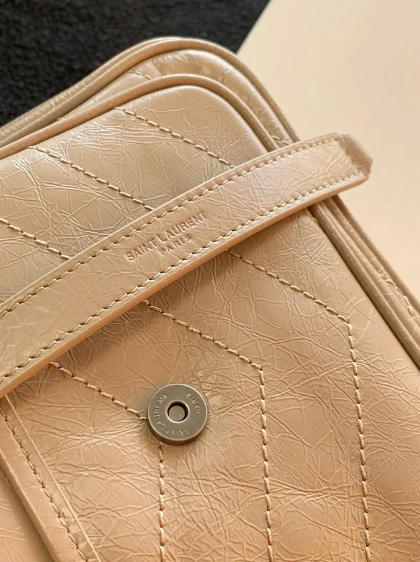 Réplique Sac Saint Laurent Niki Baby à Chaîne en Beige – Image 5