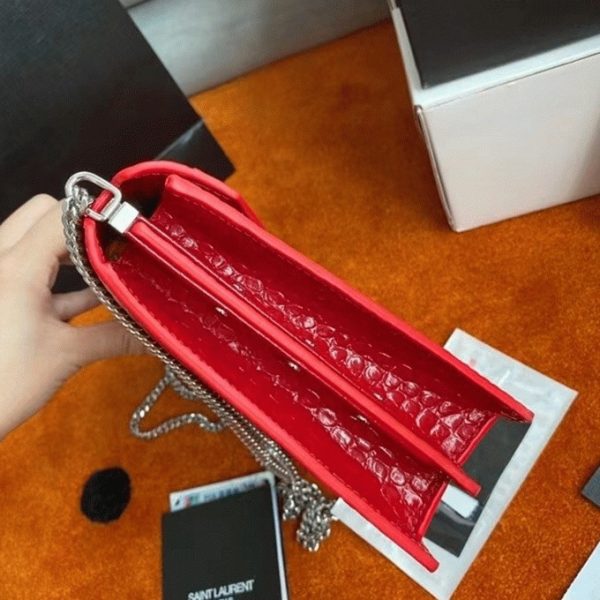 Contrefaçon Sac Saint Laurent Cassandra Medium en Rouge Crocodile – Image 5