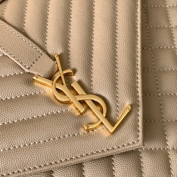 Fausse Sacoche Saint Laurent Envelope Large en Beige – Image 7